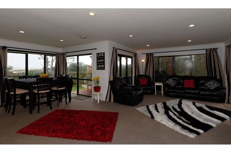 Photo of property in 21 Samara Place, Clendon Park, Auckland, 2103