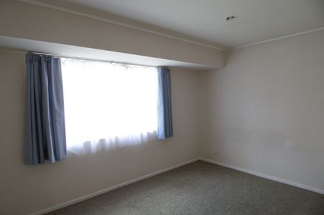 Photo of property in 72 Kingdale Road, Henderson, Auckland, 0610