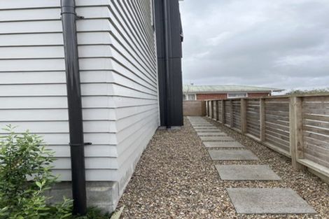 Photo of property in 4/504 Don Buck Road, Massey, Auckland, 0614