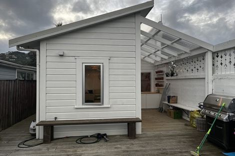 Photo of property in 201 Onepu Road, Lyall Bay, Wellington, 6022