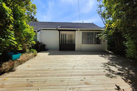 Photo of property in 5a Robert Street, Newlands, Wellington, 6037