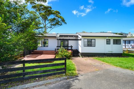 Photo of property in 39 Meadowvale Rise, Titirangi, Auckland, 0604