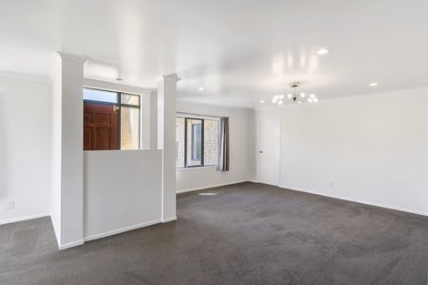 Photo of property in 18 Peninsula Road, Mangere, Auckland, 2022