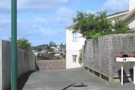Photo of property in 2/9 Highgrove Lane, Totara Vale, Auckland, 0632