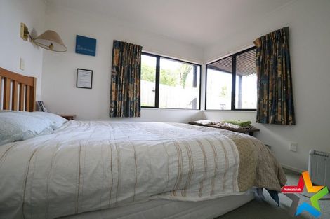 Photo of property in 31 Ewing Grove, Acacia Bay, Taupo, 3330