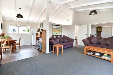 Photo of property in 6 Hand Road, Helensville, 0800
