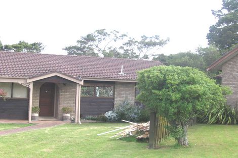 Photo of property in 2/16 Clare Place, Glenfield, Auckland, 0629