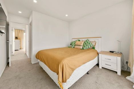 Photo of property in 7/27 Carole Crescent, Pakuranga, Auckland, 2010
