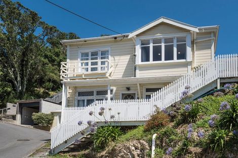 Photo of property in 2 Kopiko Way, Brooklyn, Wellington, 6021