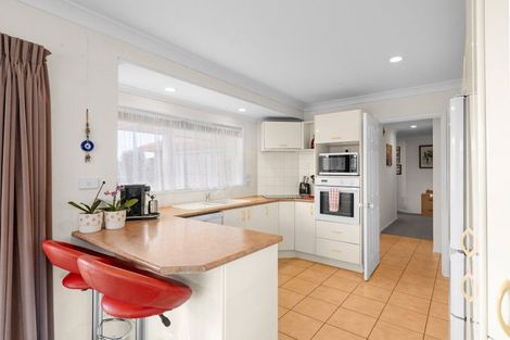 Photo of property in 2 Mcgowan Place, Orewa, 0931