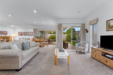 Photo of property in 5 Sophia Place, Karaka, Papakura, 2113