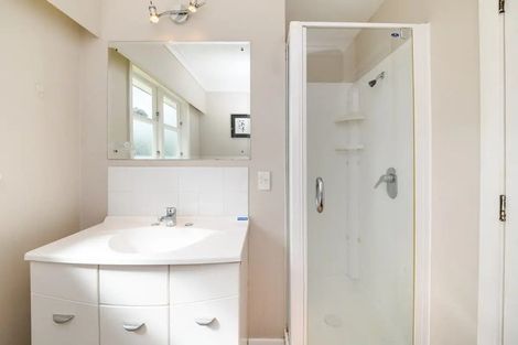 Photo of property in 18 Woburn Place, Takaro, Palmerston North, 4412