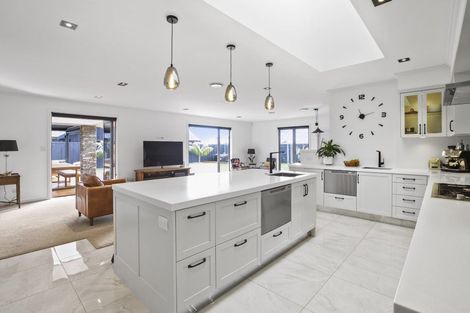 Photo of property in 12 Gleneagles Way, Waiwhakaiho, New Plymouth, 4312