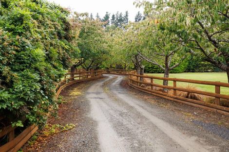 Photo of property in 46 Turitea Road, Fitzherbert, Palmerston North, 4472