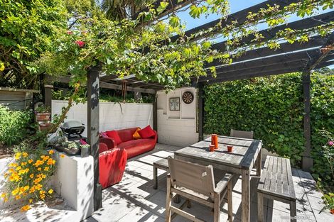 Photo of property in 18 Creswick Terrace, Northland, Wellington, 6012