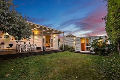 Photo of property in 1 Mickle Street, Te Atatu South, Auckland, 0610