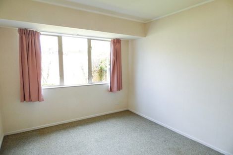 Photo of property in 72 Kingdale Road, Henderson, Auckland, 0610