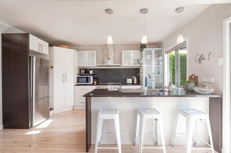 Photo of property in 6 Bellevue Avenue, Wellsford, 0900