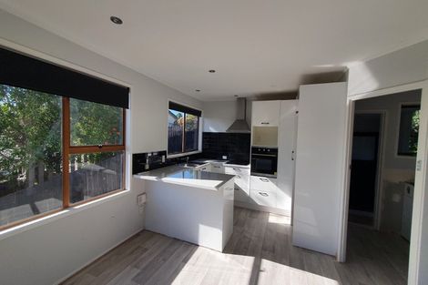 Photo of property in 32 Pisces Road, Glen Eden, Auckland, 0602