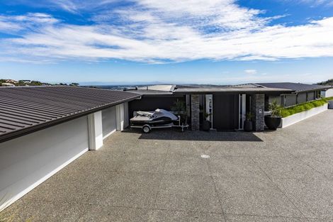 Photo of property in 15 Omeo Crescent, Redcliffs, Christchurch, 8081