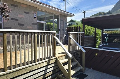 Photo of property in 46 York Street, Picton, 7220