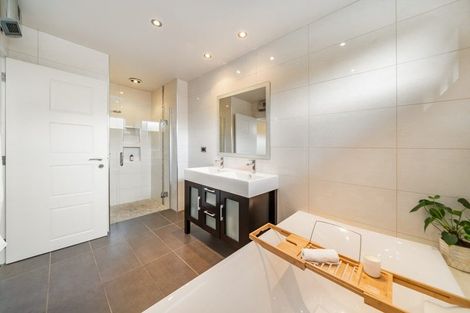 Photo of property in 43 Seymour Grove, Kingsley Heights, Upper Hutt, 5018