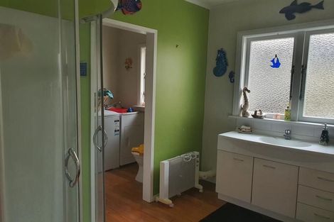 Photo of property in 105 Konini Road, Titirangi, Auckland, 0604