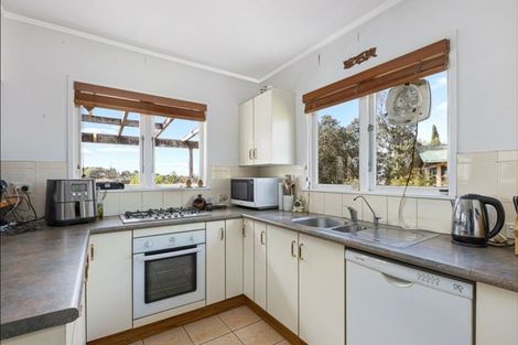 Photo of property in 7 Hilling Street, Titirangi, Auckland, 0604