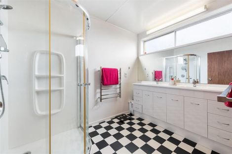 Photo of property in 11 Pamela Place, New Lynn, Auckland, 0600