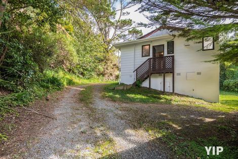 Photo of property in 27a Fernhaven Grove, Newlands, Wellington, 6037