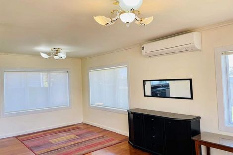 Photo of property in 11 Waipani Road, Te Atatu Peninsula, Auckland, 0610