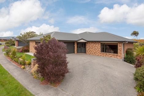 Photo of property in 46 Peter Hall Drive, Kelvin Grove, Palmerston North, 4414