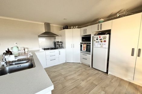 Photo of property in 35 Percy Kinsman Crescent, Riverstone Terraces, Upper Hutt, 5018