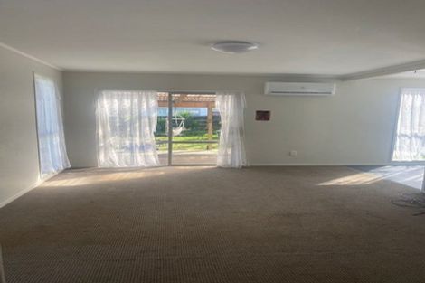 Photo of property in 2 Adel Place, Weymouth, Auckland, 2103