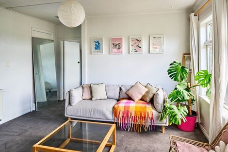 Photo of property in 10 Travancore Street, Island Bay, Wellington, 6023