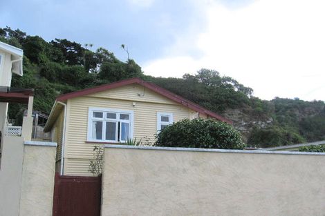 Photo of property in 24 Ferry Street, Seatoun, Wellington, 6022