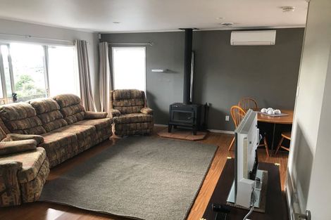 Photo of property in 3 Celeste Place, Totara Vale, Auckland, 0627