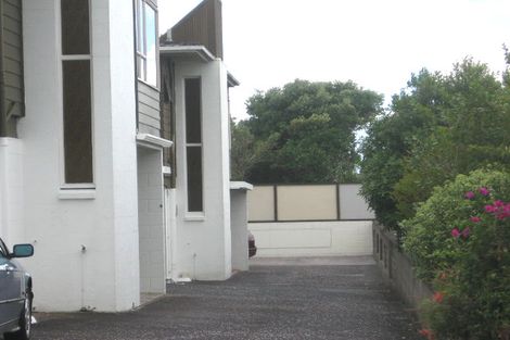 Photo of property in 1/20 Holdaway Avenue, Northcote, Auckland, 0627