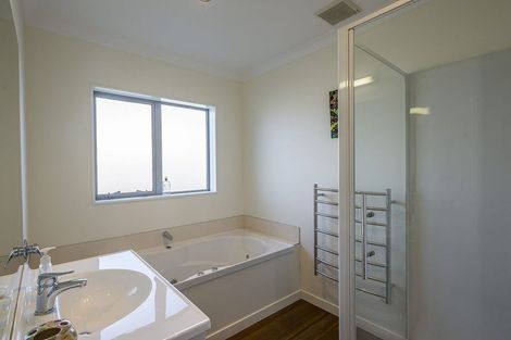 Photo of property in 14 Petrel Close, Paraparaumu Beach, Paraparaumu, 5032