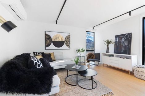 Photo of property in 7 Casterway Crescent, Jacks Point, 9371