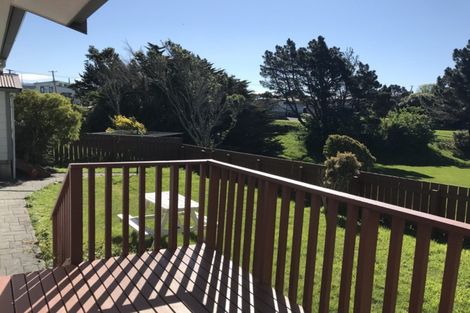 Photo of property in 41a Horokiwi Road West, Newlands, Wellington, 6037