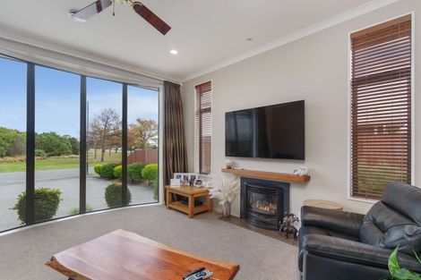 Photo of property in 36 Titirangi Crescent, Parklands, Christchurch, 8083