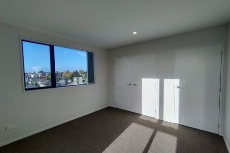 Photo of property in 2/9 Beaufield Lane, Te Atatu Peninsula, Auckland, 0610