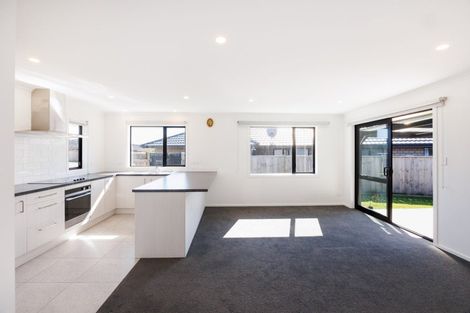 Photo of property in 26 Sardinia Grove, Fitzherbert, Palmerston North, 4410