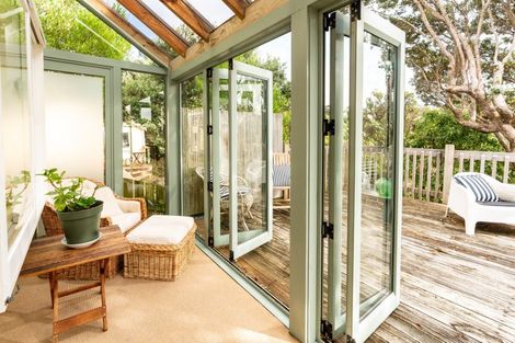 Photo of property in 16 Mariri Road, Kelburn, Wellington, 6012