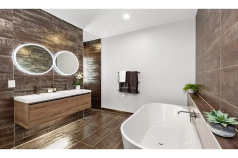 Photo of property in 35 Mike Smith Drive, Cambridge, 3434