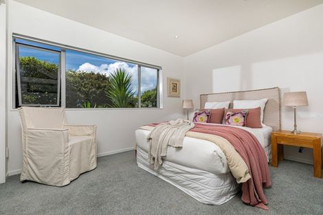 Photo of property in 25 Parr Terrace, Castor Bay, Auckland, 0620