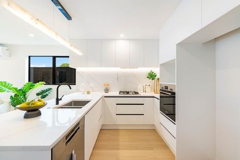 Photo of property in 31 Kurnell Drive, Botany Downs, Auckland, 2010