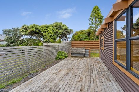 Photo of property in 102 Seaview Road, Paraparaumu Beach, Paraparaumu, 5032