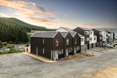 Photo of property in 92 Ara Paiwhenua, Tawa, Wellington, 5028